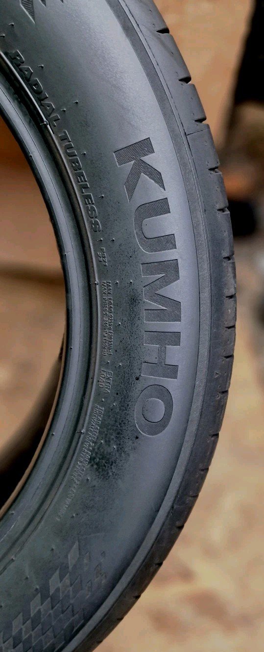 1 X 235 55 19 Tyres 105V, KUMHO ECSTA PS71 - EV 🚗 , Foam inside Made In Korea - Image 5
