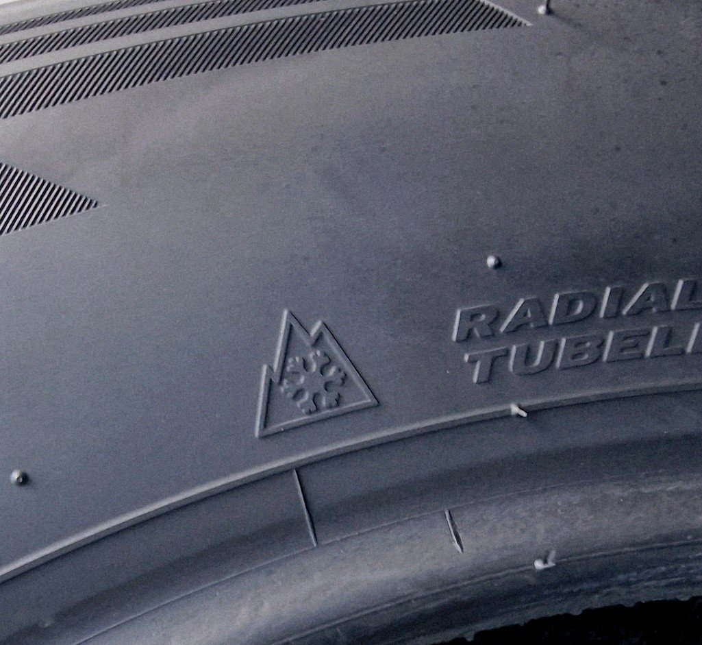 2 X 215 65 17 Tyres ,Hankook Winter Icept Evo3 , 6mm + - Image 13