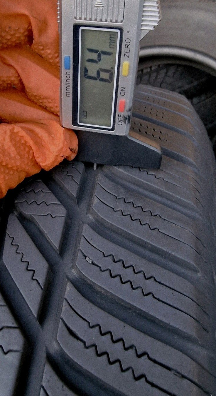 2 X 215 65 17 Tyres ,Hankook Winter Icept Evo3 , 6mm + - Image 14
