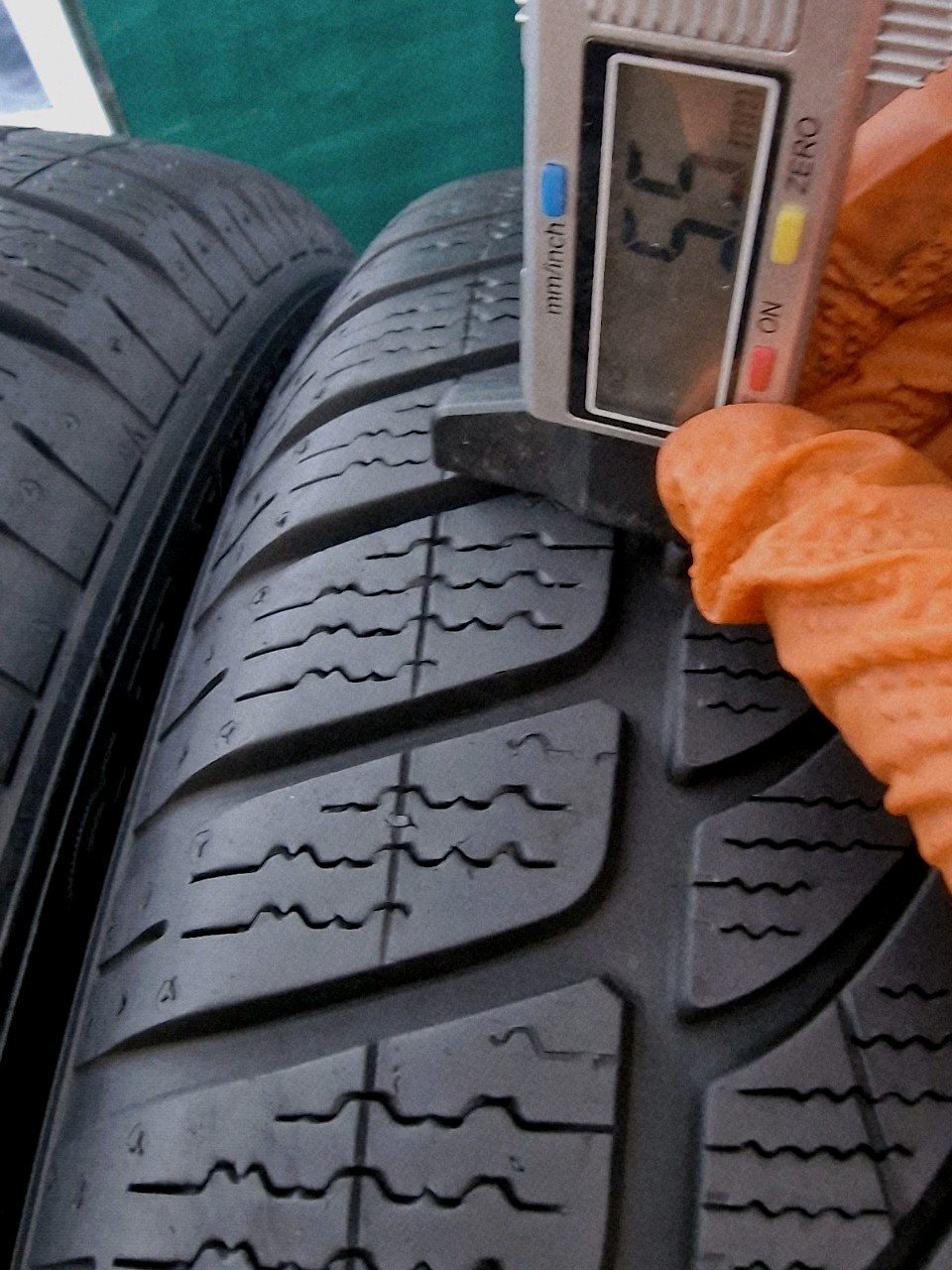 2 x 225/50R17 94H Dunlop, SP winter sport * Star Marked , Runflat - Image 10