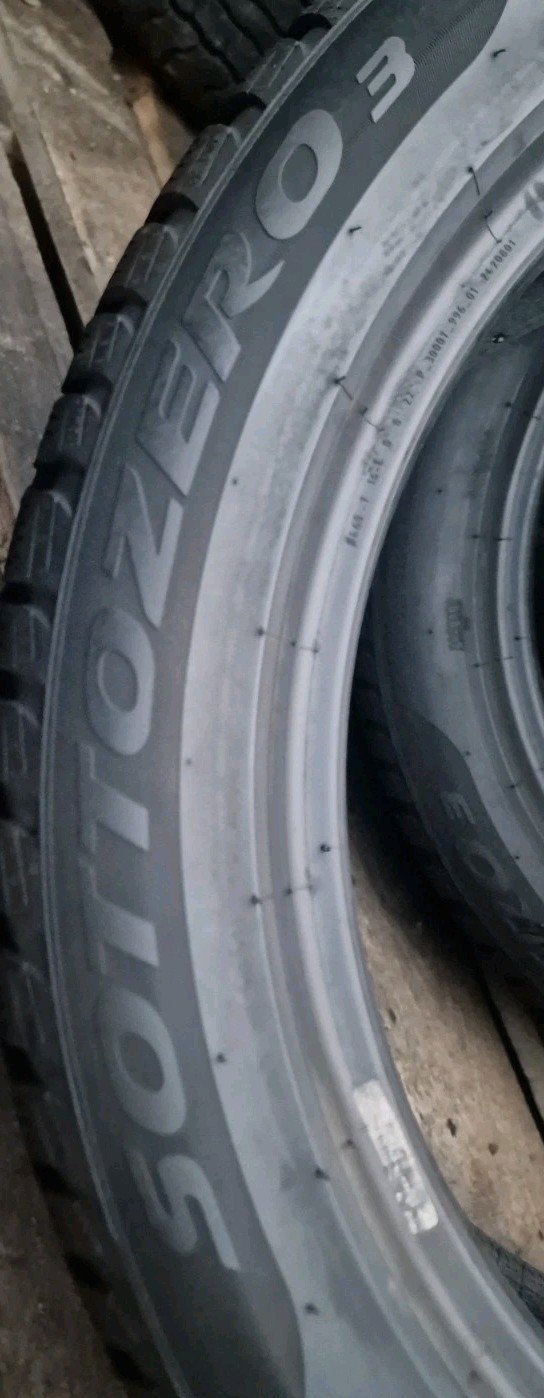 215 50 18 X 2 , 92 V Pirelli SottoZero 3 Winter M+S - Image 9