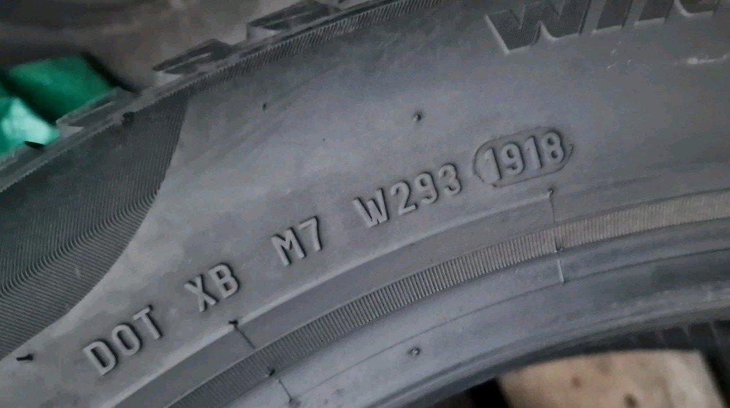 215 50 18 X 2 , 92 V Pirelli SottoZero 3 Winter M+S - Image 10