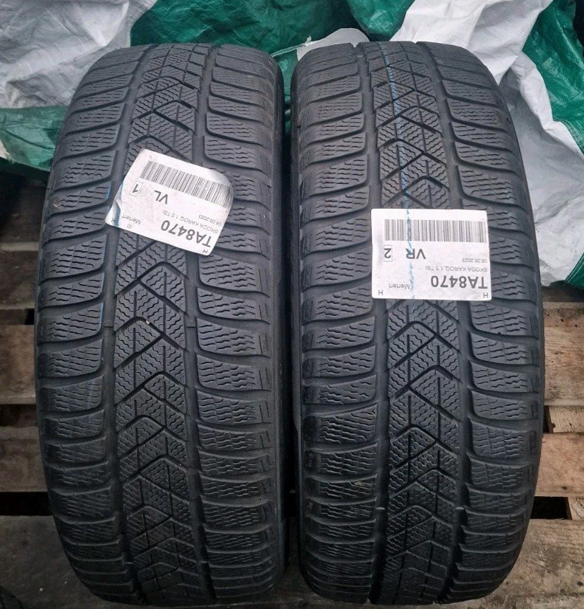 215 50 18 X 2 , 92 V Pirelli SottoZero 3 Winter M+S