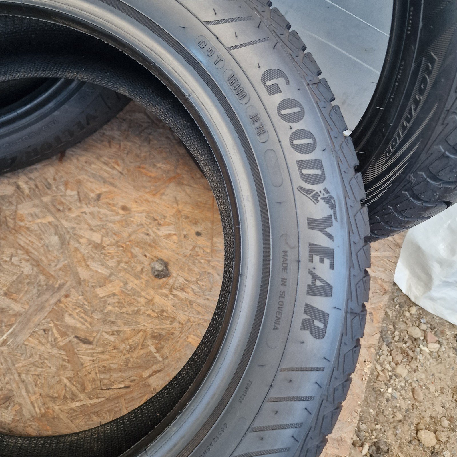 4 x 185/60R15 Tyres 84T, Goodyear Vector 4 Season, Geb2 , Dot:25 - Image 12