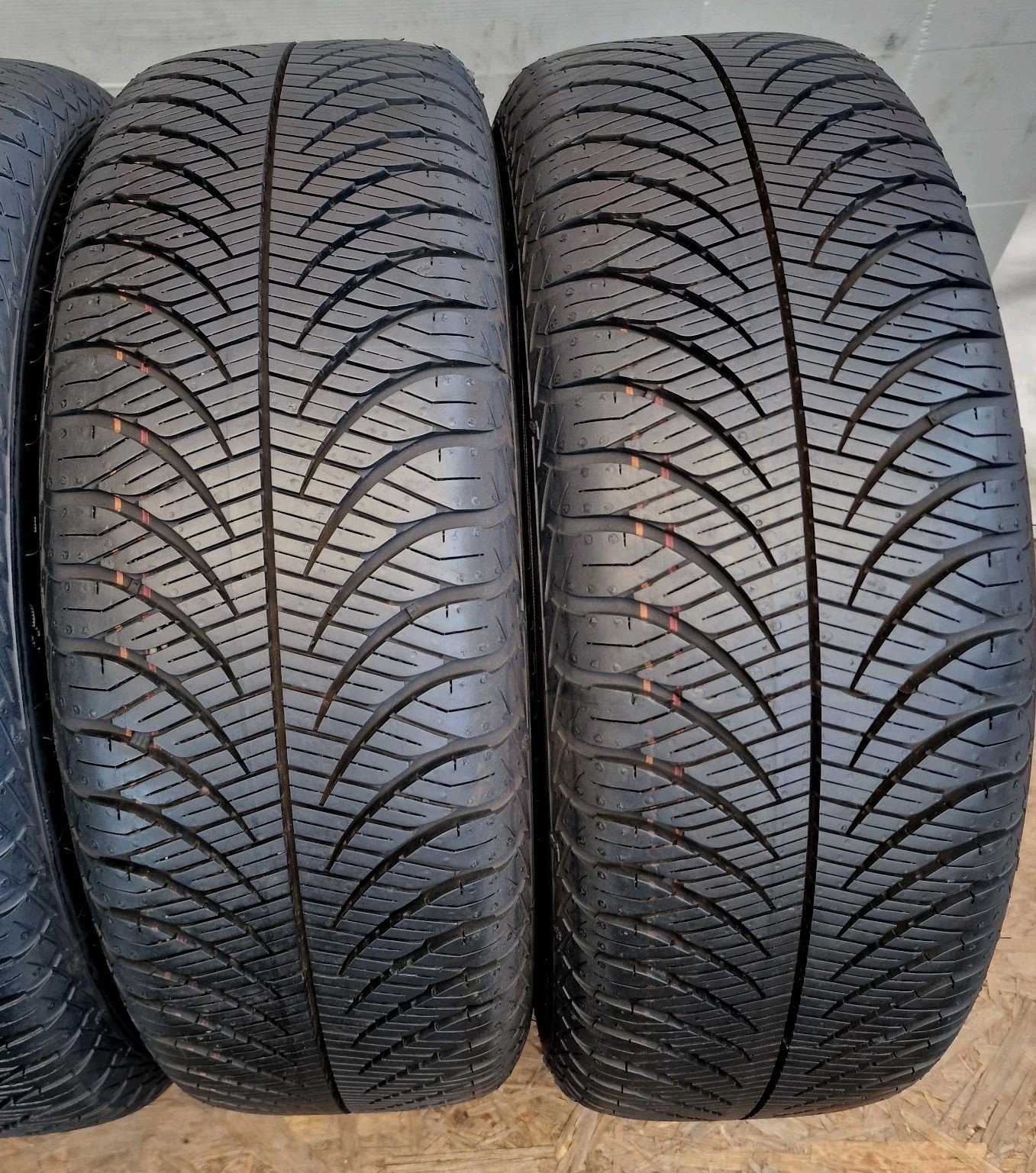 4 x 185/60R15 Tyres 84T, Goodyear Vector 4 Season, Geb2 , Dot:25 - Image 4