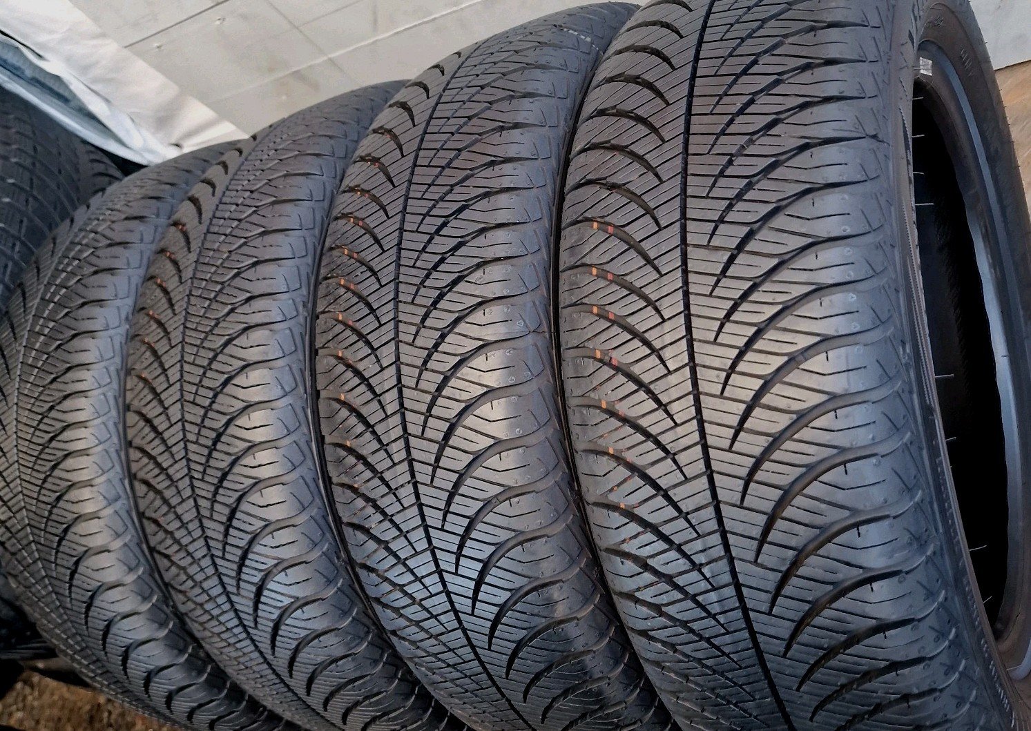 4 x 185/60R15 Tyres 84T, Goodyear Vector 4 Season, Geb2 , Dot:25 - Image 6