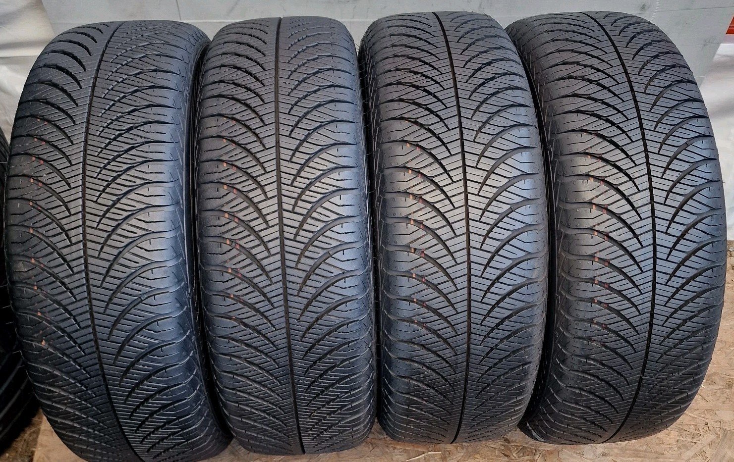 4 x 185/60R15 Tyres 84T, Goodyear Vector 4 Season, Geb2 , Dot:25