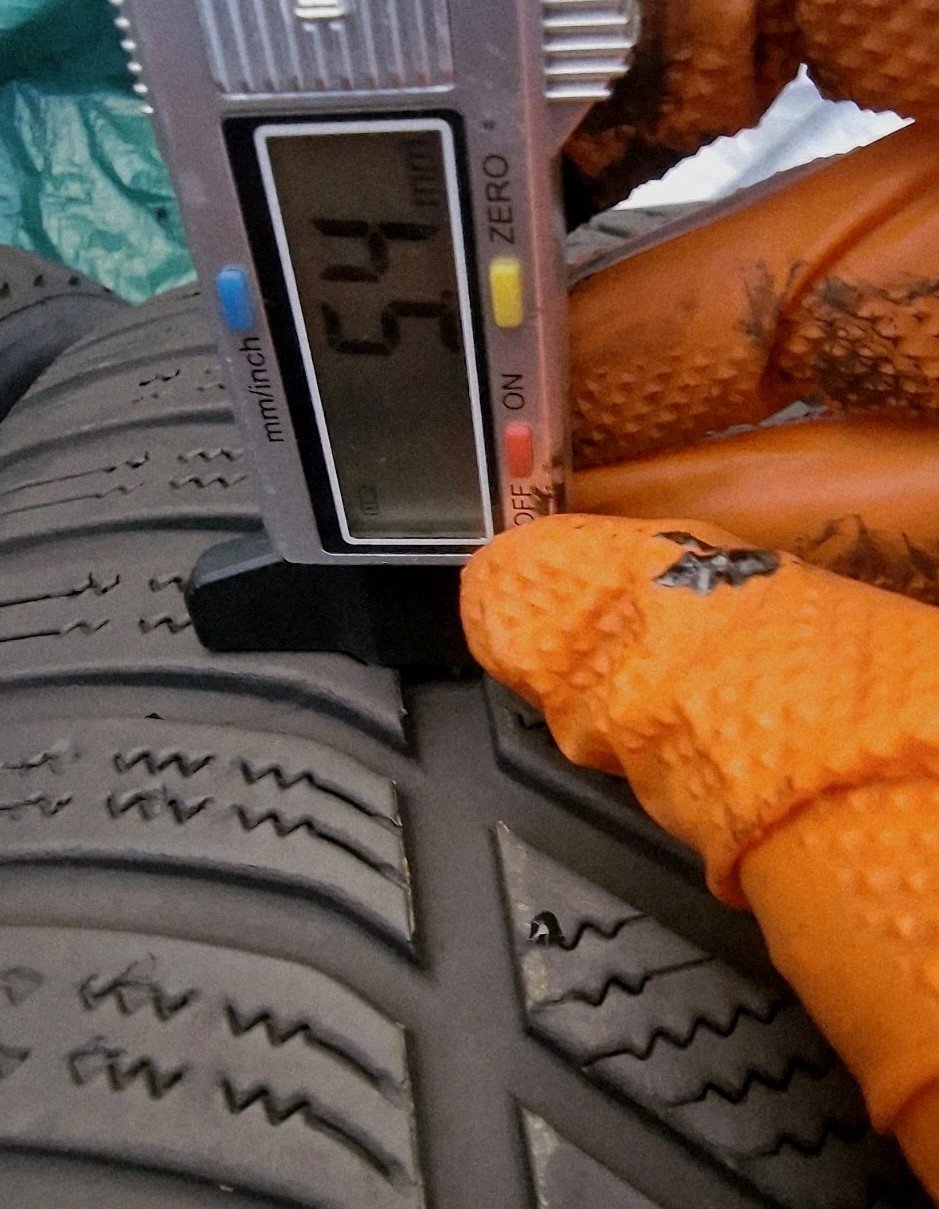 2 X 295 30 20 Tyres , Winter icept Evo2 , Extra Load - Image 9