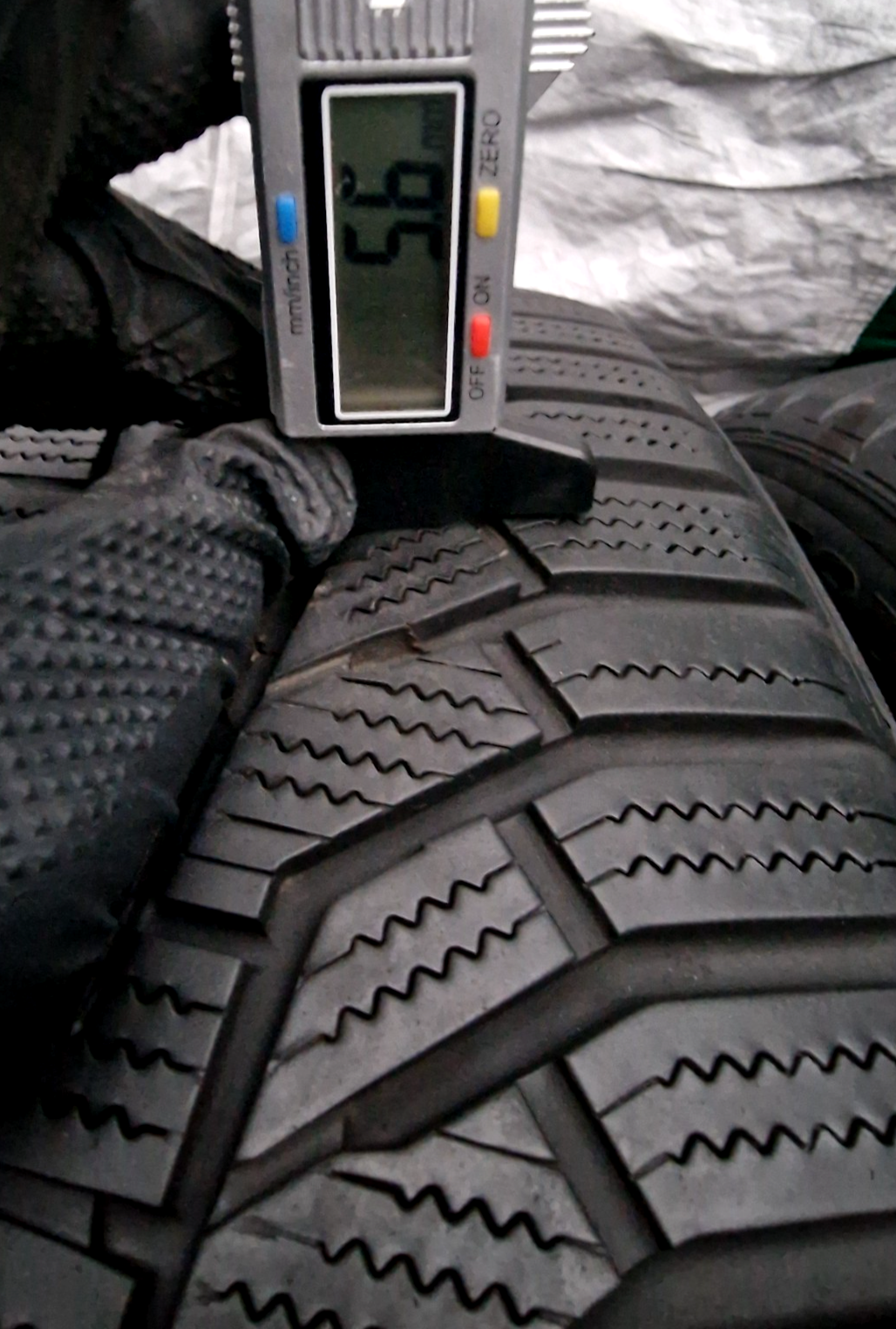 2x 235/55/R19 105V M+S HANKOOK I*cept Evo 2 SUV WINTER PART WORN TIRES TREAD 5MM - Image 13