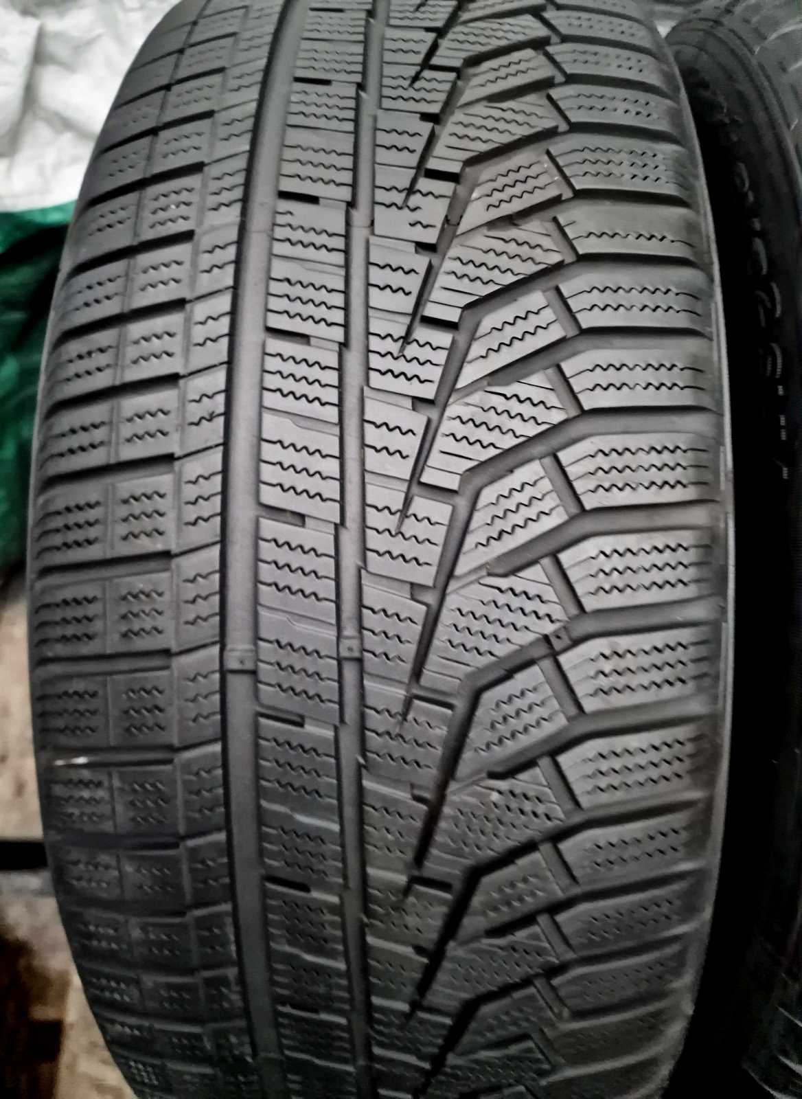 2x 235/55/R19 105V M+S HANKOOK I*cept Evo 2 SUV WINTER PART WORN TIRES TREAD 5MM - Image 4