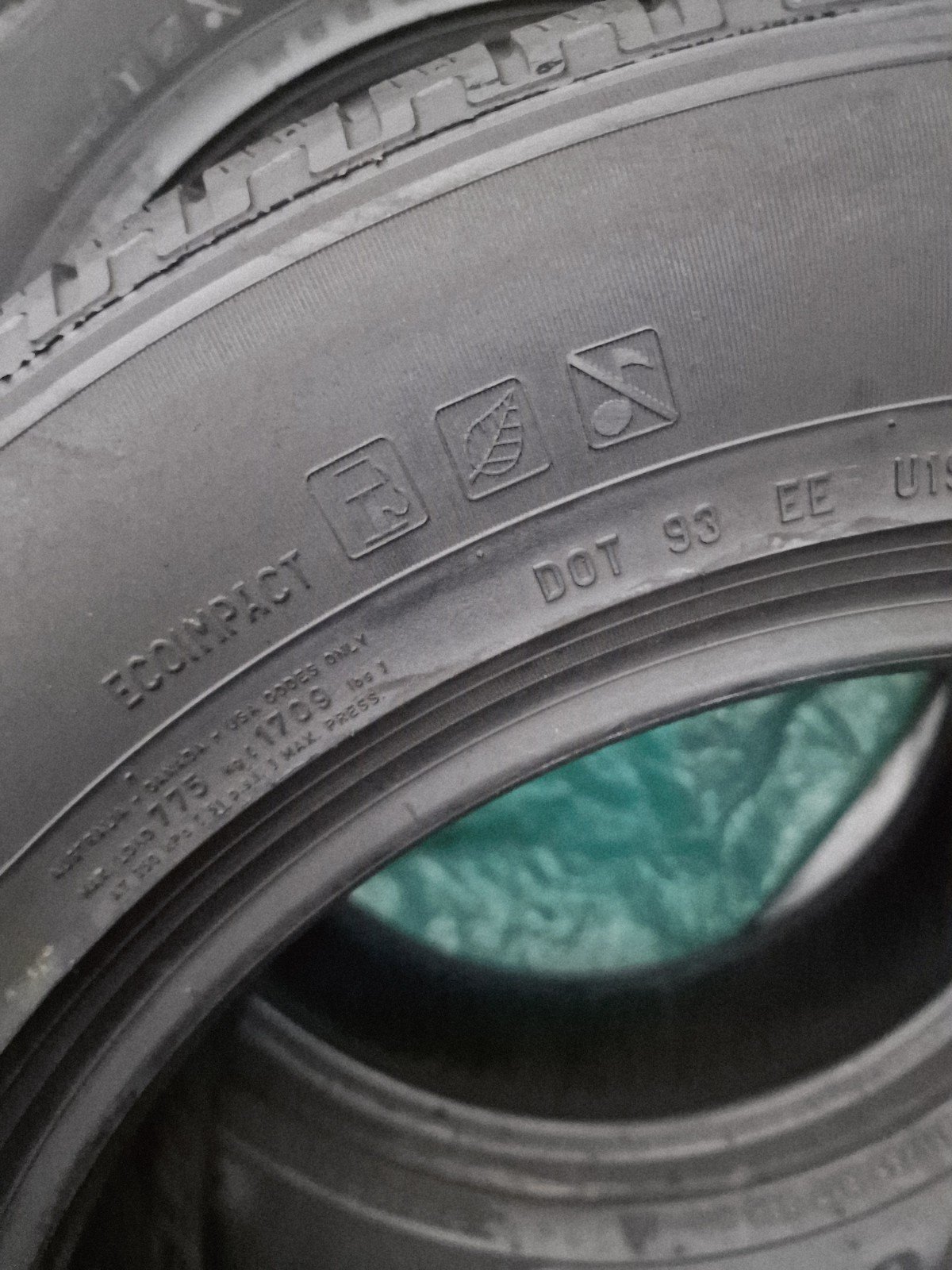 4 X 215 65 17 Tyres , PIRERLLI Scorpion Winter - Image 14
