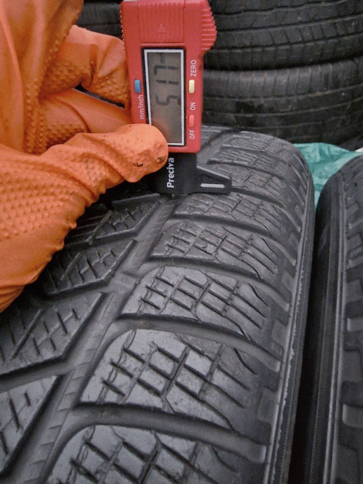 4 X 215 65 17 Tyres , PIRERLLI Scorpion Winter - Image 18