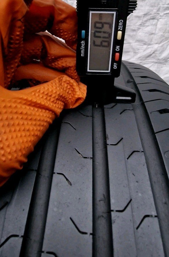 2 X 215 55 17 Tyres 94 V , Continental ContiEcoContact5 , 5mm to 6mm - Image 12