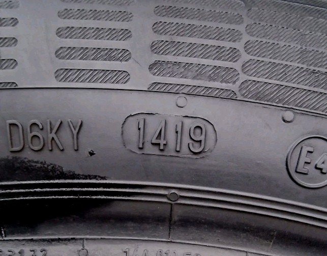 2 X 215 55 17 Tyres 94 V , Continental ContiEcoContact5 , 5mm to 6mm - Image 10